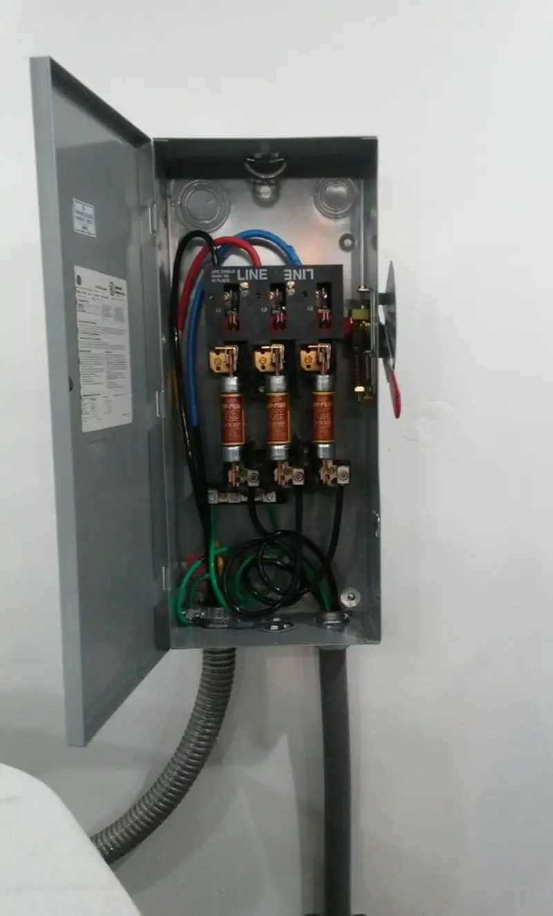 Three-phase disconnect switch installed for Smoke Detector Installation in Keokuk